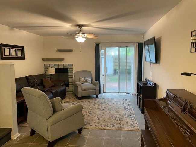Photo - Beautifully Furnished 2/1.5 in Haystacks Townhome