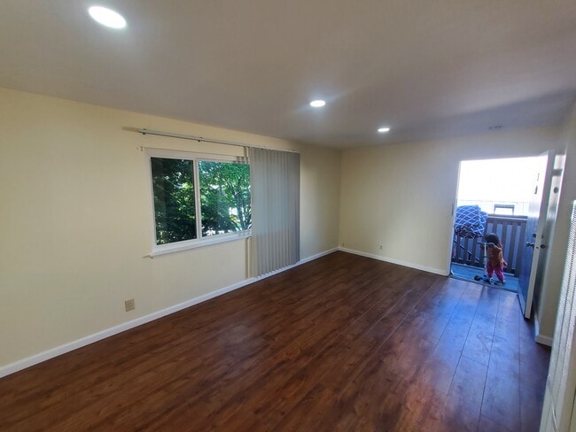 Building Photo - 1123 Chula Vista Ave Unit 3