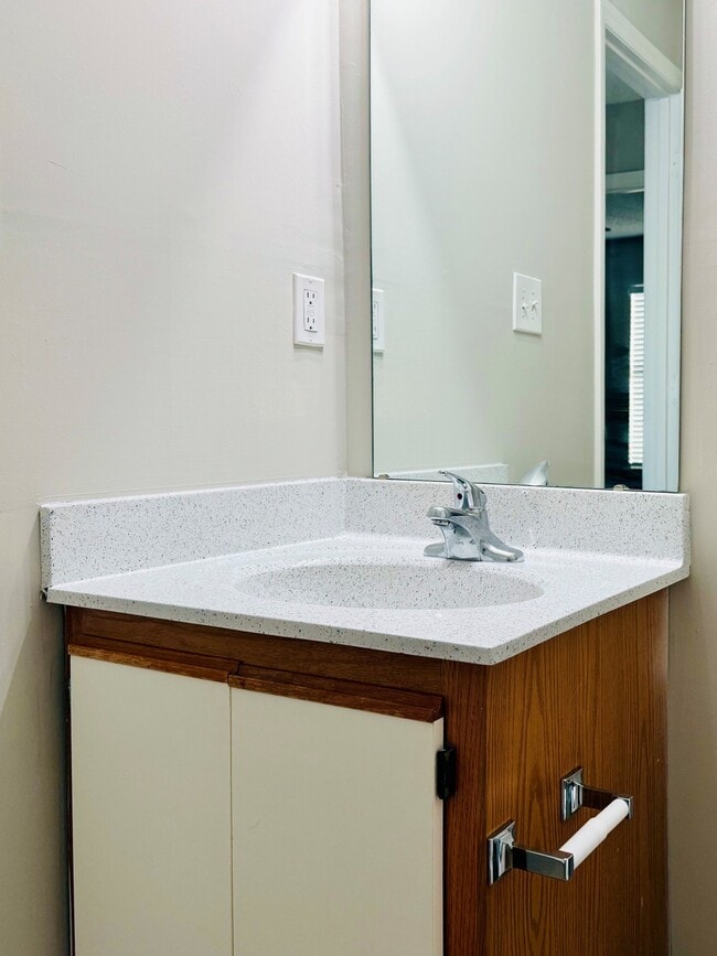 2BR,1.5BA-920 SF