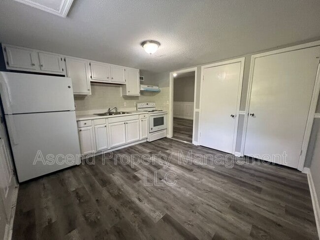 Building Photo - 3216 Gleason Dr Unit 21
