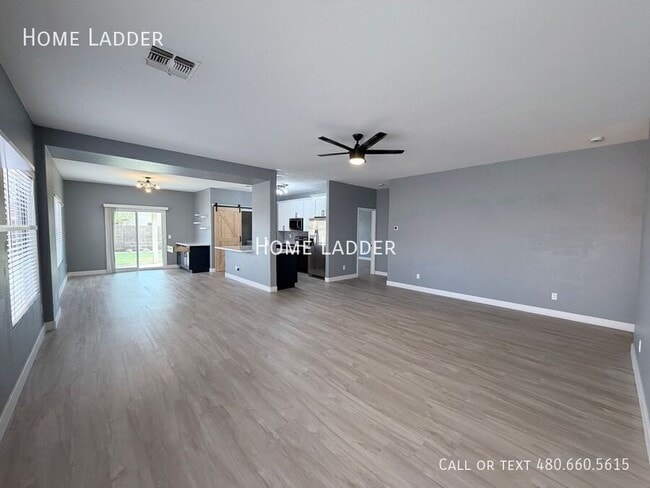 Photo - 595 E Renegade Pl