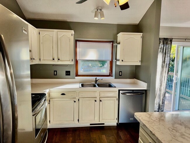 Photo - Updated 3-Bedroom Home Near Standing Bear ...