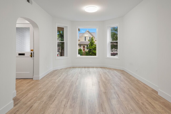 Photo - 1921 W Summerdale Ave Unit 1F