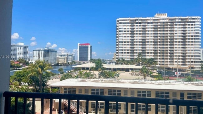 Building Photo - 2017 S Ocean Dr Unit 405W