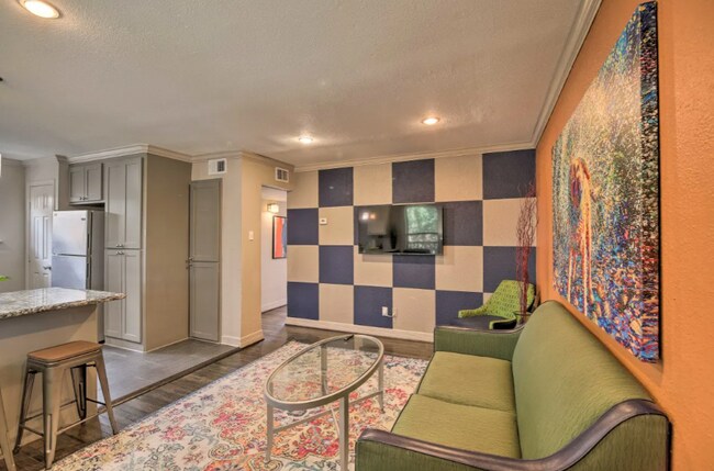Photo - 2211 Blodgett St Unit 5