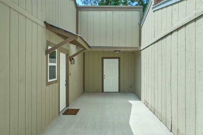 Photo - 20 Harbour Row Dr