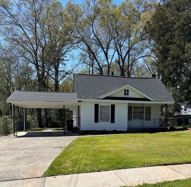 Building Photo - 3 Bedroom RANCH!! ***ONE MONTH FREE RENT*** Rental