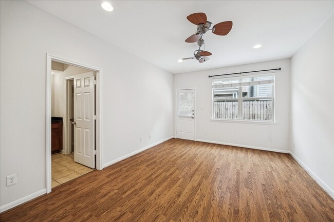 Photo - 1135 Louise St