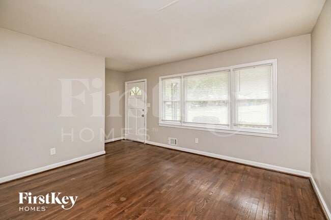 Photo - 1843 Wee Kirk Rd SE
