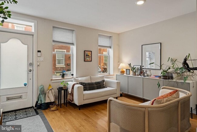 Building Photo - 2332 E Fletcher St