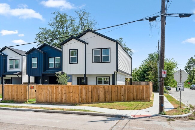 Photo - 5700 Elysian St