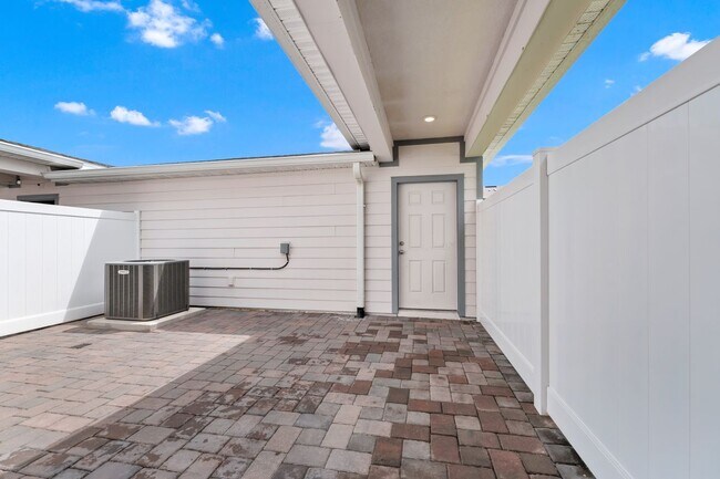 14253 Lanikai Beach Dr