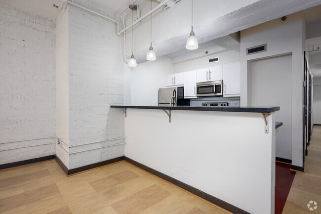 1BR, 1BA - 750SF - Dining Room