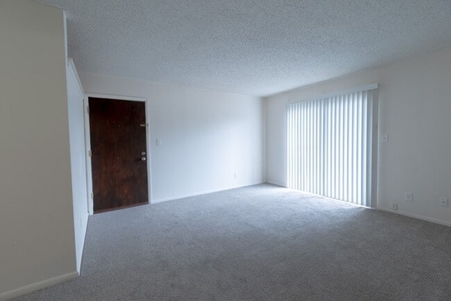 Living Area - Seminole North Apartments