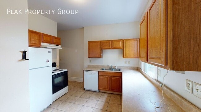 Photo - 180 W 8th Ave