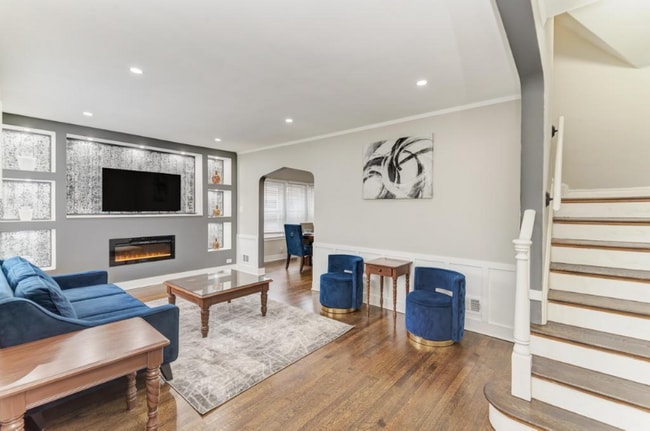 Photo - 9830 S Forest Ave