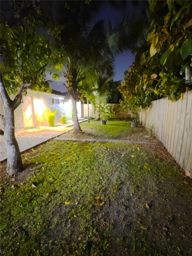 Building Photo - 8490 SW 47th St Unit ADU