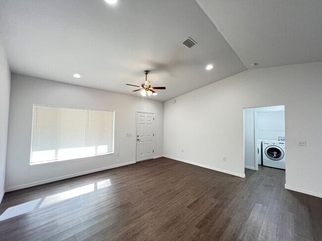 Photo - AWESOME 3 BD/2BA Home in Ocklawaha!! Available now!!