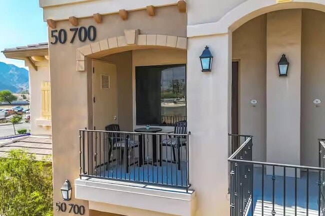 Building Photo - 50700 Santa Rosa Plz Unit 5