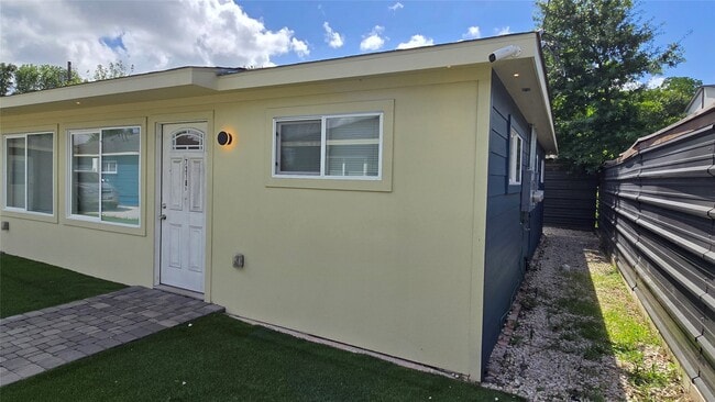 Building Photo - 7318 La Salette St