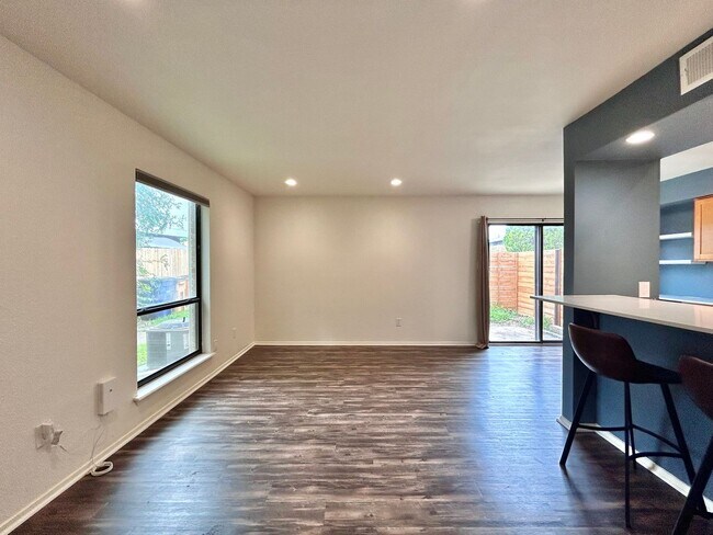 Photo - 6005 Cougar Dr Unidad A