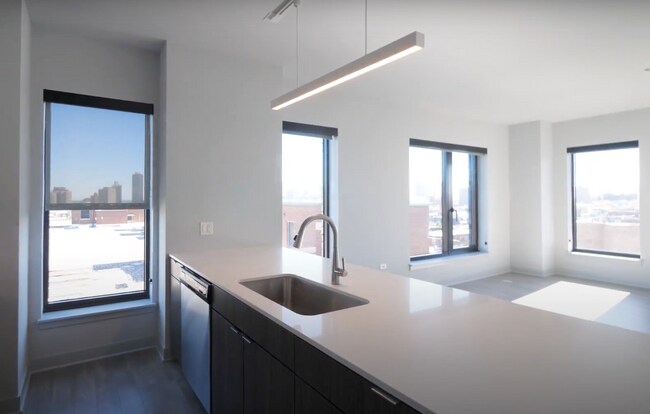 Photo - 1041 W Addison St