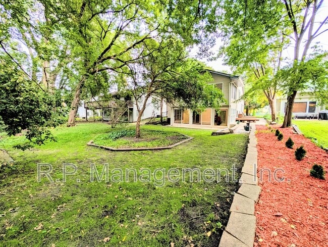 Photo - 850 9th Ave NW