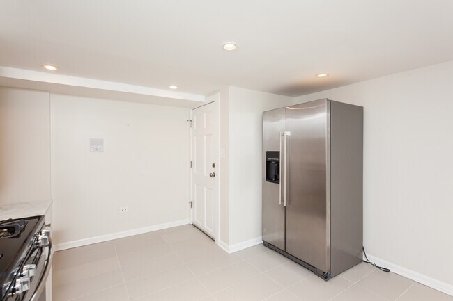 Photo - 3604 W Roscoe St Unidad G