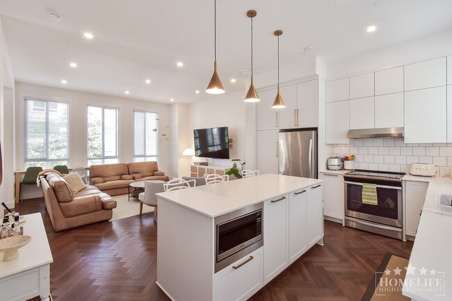 Bright & Spacious Townhome with Rare Large Yard in South Surrey