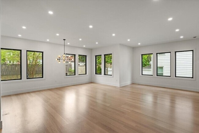 Photo - 117 Thorndike St Unidad 1