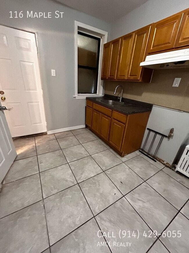 Photo - 116 Maple St