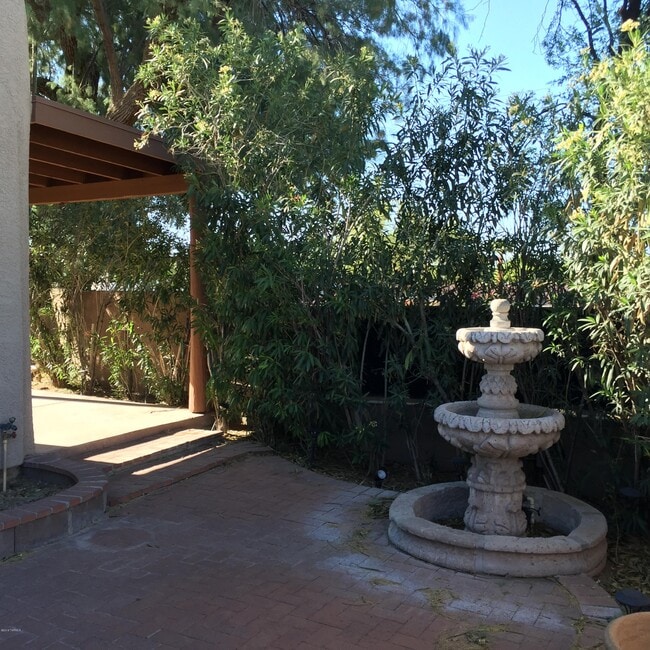3602 N Crest Ranch Dr