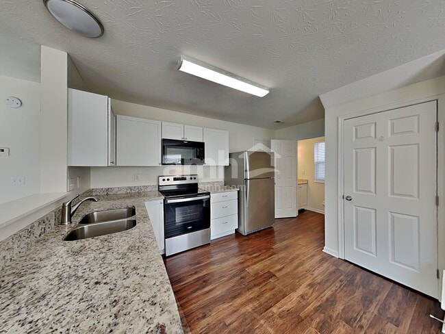 Photo - 2238 Antoinette Way