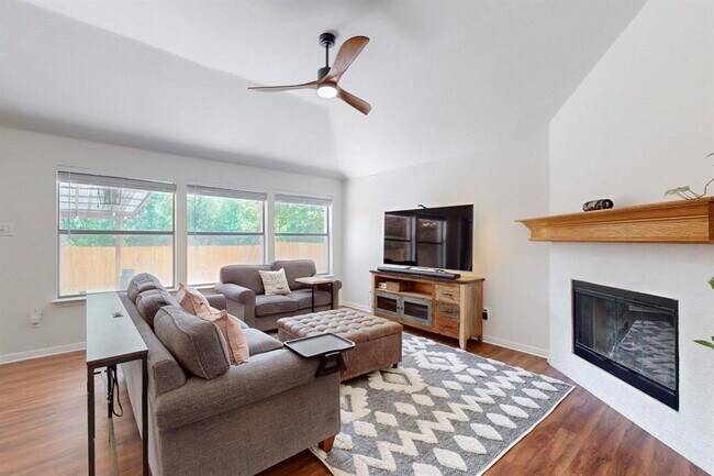 Photo - 2508 Willow Way