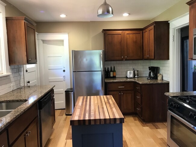 Photo - 6005 NE Failing St