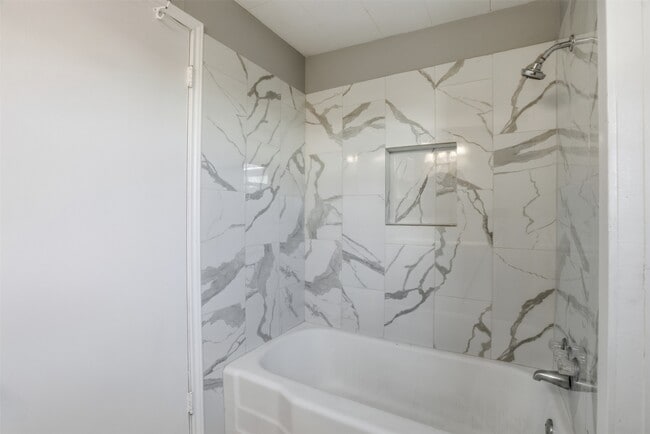 Building Photo - 7819 Bayside Dr