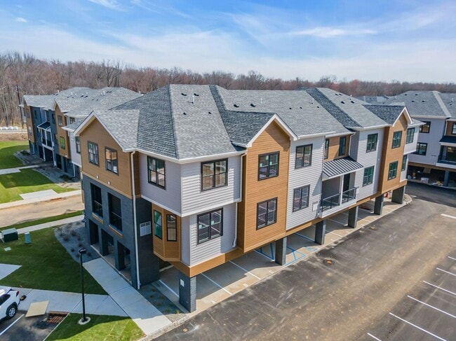 Building Photo - The Glades at Beekman