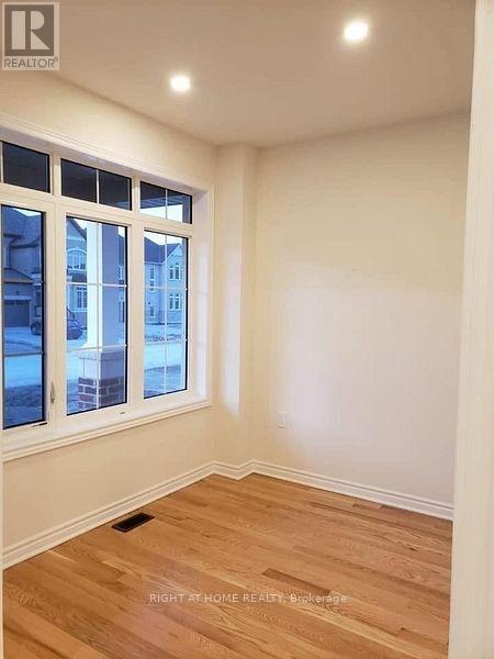 Photo - 941 Wickham Rd