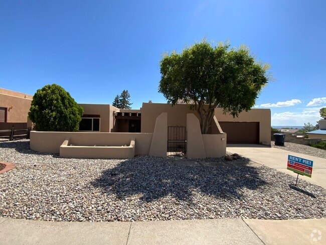 Building Photo - 3 Bedroom Single Story Home Available Near...