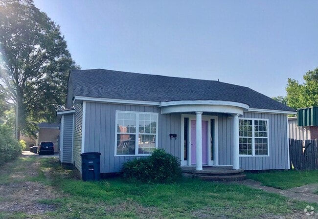 Building Photo - Charming Close to Campus Home