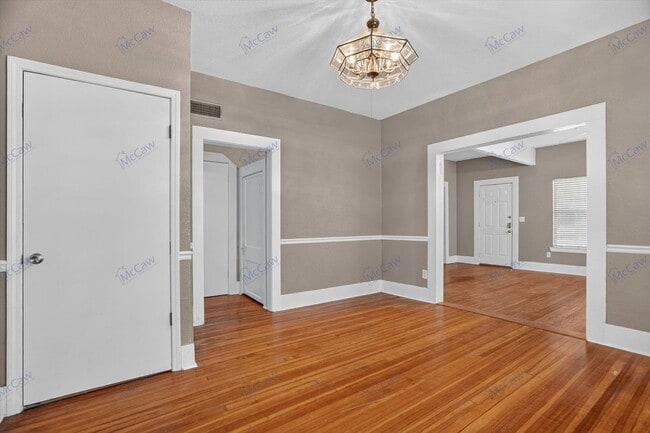 Photo - 303 S Elm St