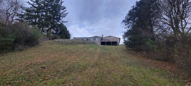 Photo - 35527 Springvale St