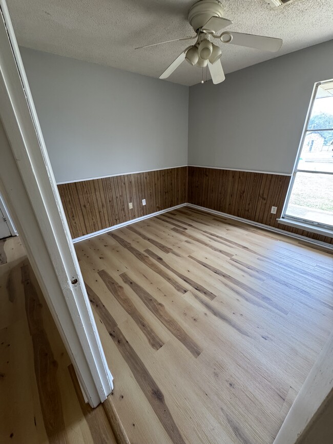 Photo - 425 Mulligan Dr