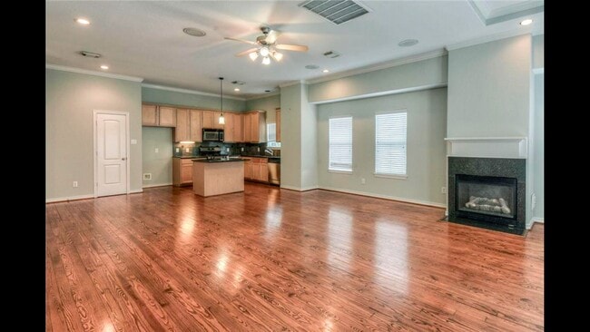 Photo - 5415 Kansas St