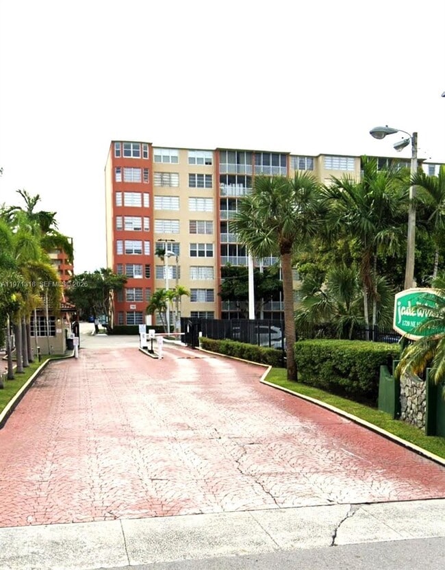 Photo - 1770 NE 191st St Unit 813-1