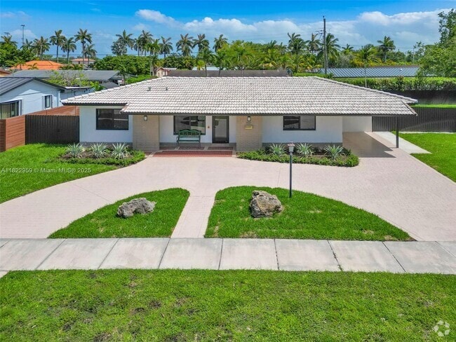Building Photo - 9140 SW 45th Ter Rental