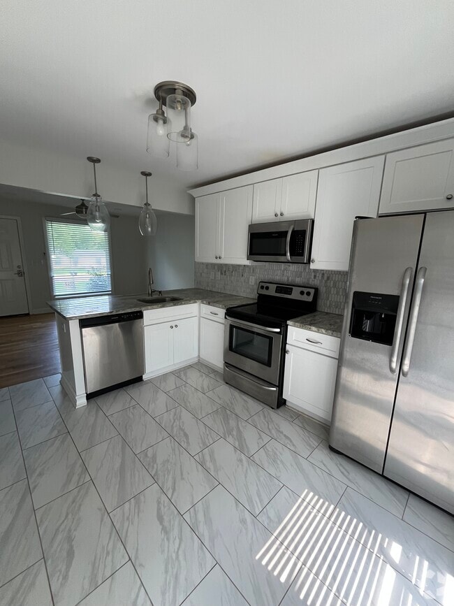 Building Photo - 6319 Thunderbird Dr Rental