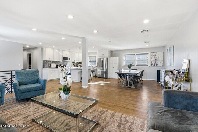 Photo - 280 Oakley Ave