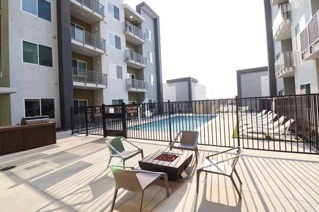 Swimming Pool area and Lounge