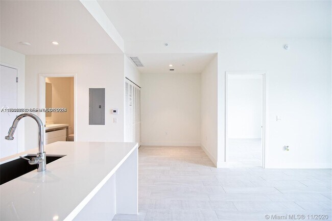 Photo - 2000 Metropica Wy Unit 614